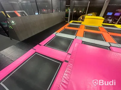 Free Jump Park med totalt 31 studsmattor. 414 kvm