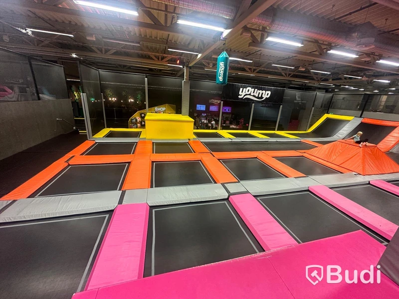 Free Jump Park med totalt 31 studsmattor. 414 kvm