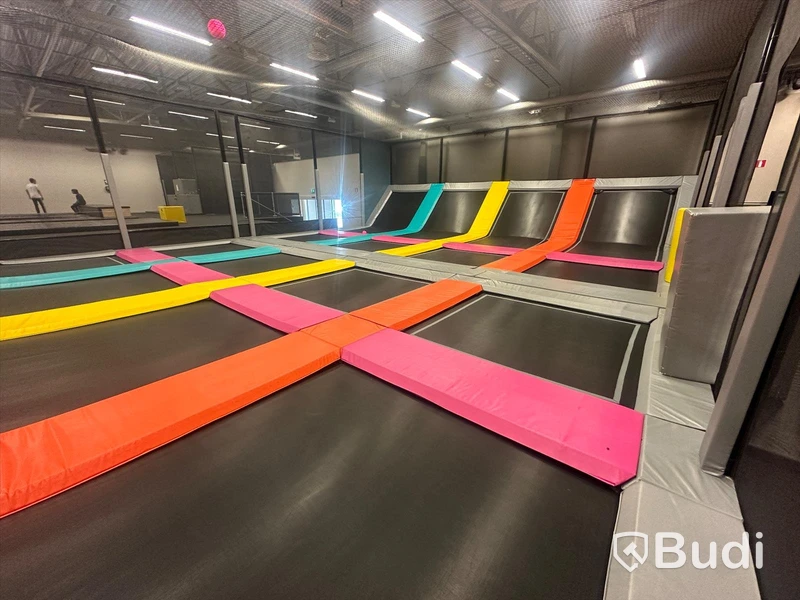Dodgeball Area med totalt 16 st studsmattor