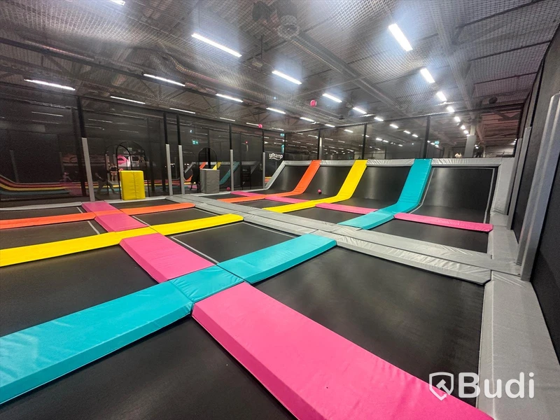 Dodgeball Area med totalt 16 st studsmattor