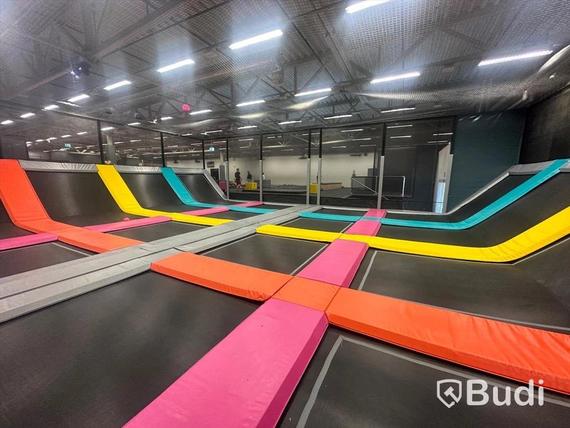 Dodgeball Area med totalt 16 st studsmattor