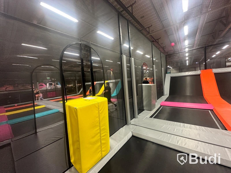 Dodgeball Area med totalt 16 st studsmattor