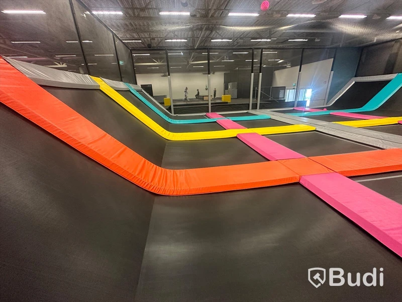 Dodgeball Area med totalt 16 st studsmattor