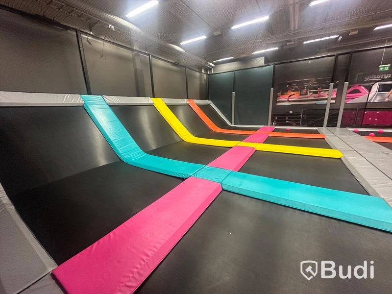Dodgeball Area med totalt 16 st studsmattor - 32503