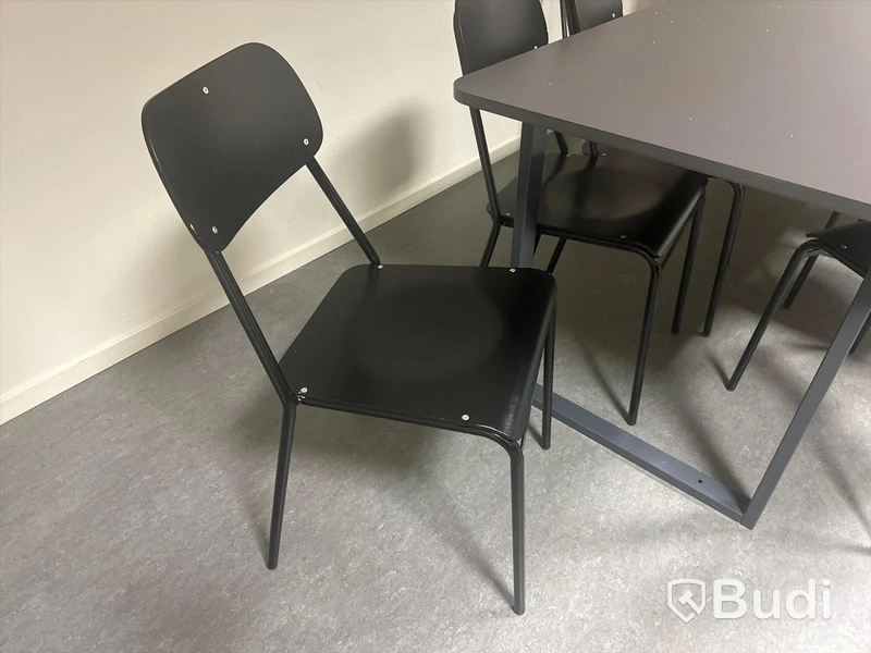Bord samt 9 st stolar
