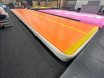 Air track 12 m lång, 3 meter bred