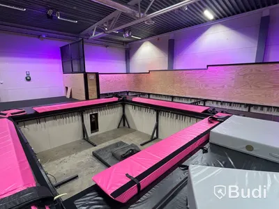 High Performance Område med 1 stor Air Max-trampolin och 3 mindre Air Max-trampoliner