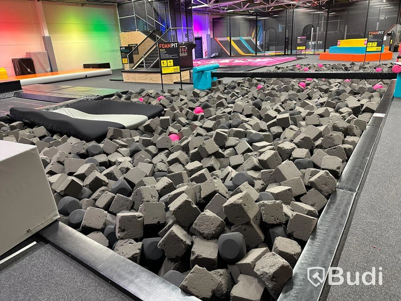 Foam Pit (skumgrop) inklusive Air Max trampolin och mindre hopptorn - 32503