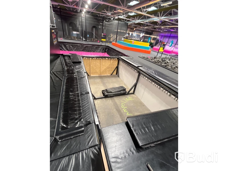 Big Airbag och trampolin och hög hopptorn