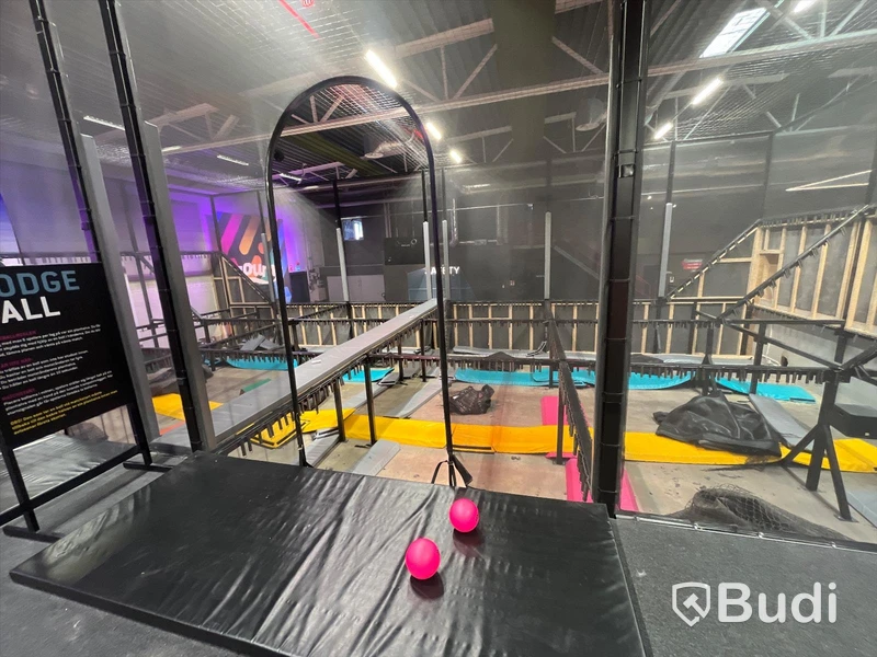 Dodge Ball Area med 3 banor