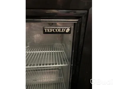 Kyl med glasdörrar