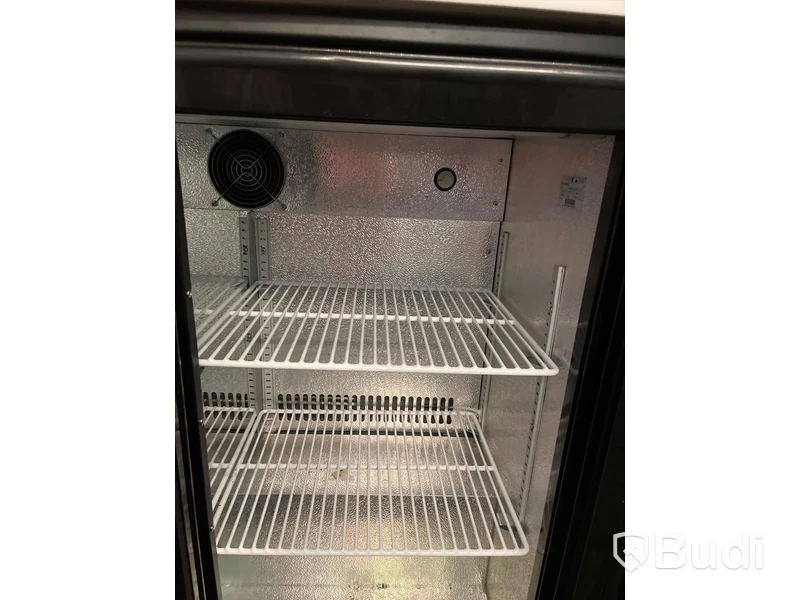 Kyl med glasdörrar