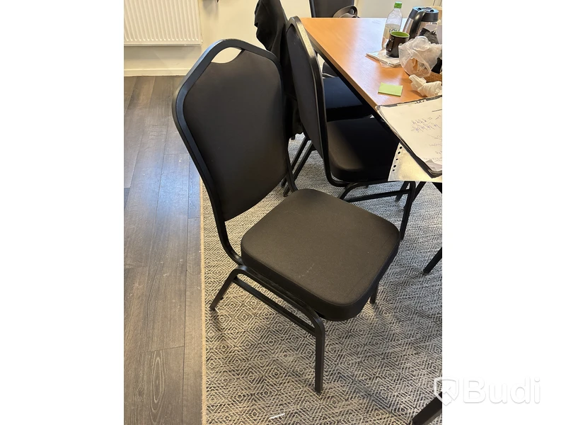 Matbord inkl. stolar och matta