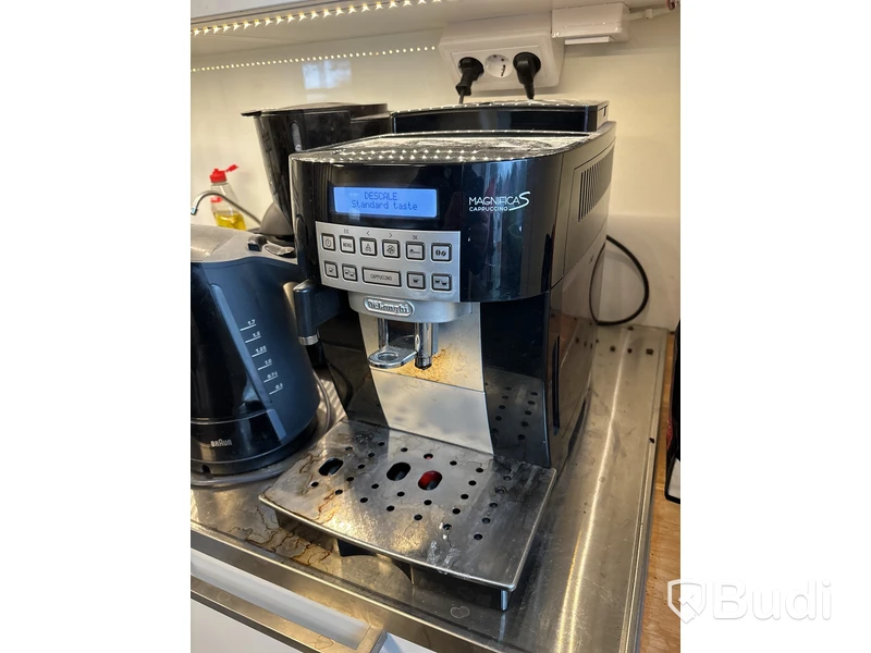 Kaffemaskinen DeLonghi, Magnifica S inkl. Braun vattenkokare och Philips kaffebryggare