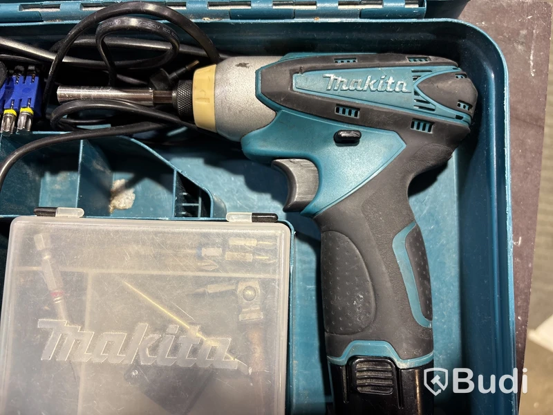 Borrskruvdragare Makita TD090D inkl. batteriladdare