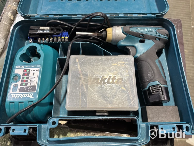 Borrskruvdragare Makita TD090D inkl. batteriladdare