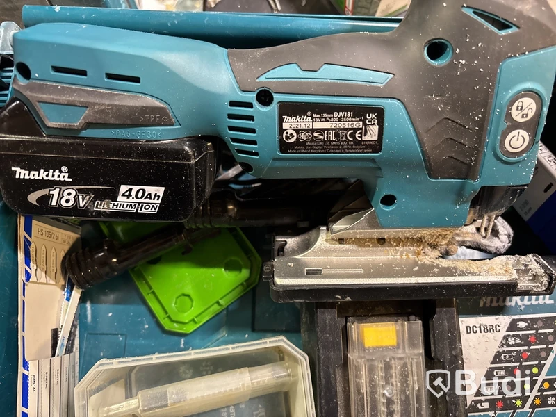 Sticksåg Makita DJV181 inkl. batteriladdare