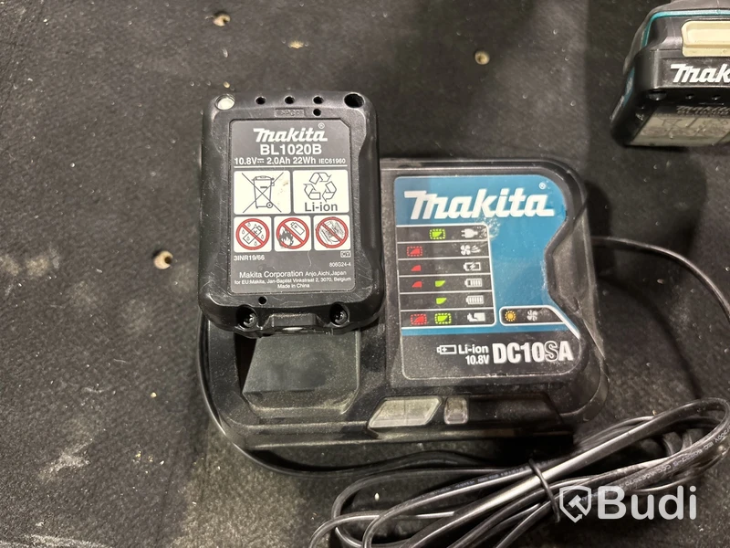 Kakelsåg Makita CC301 DSMJ inkl. batteriladdare och 2 st. batterier