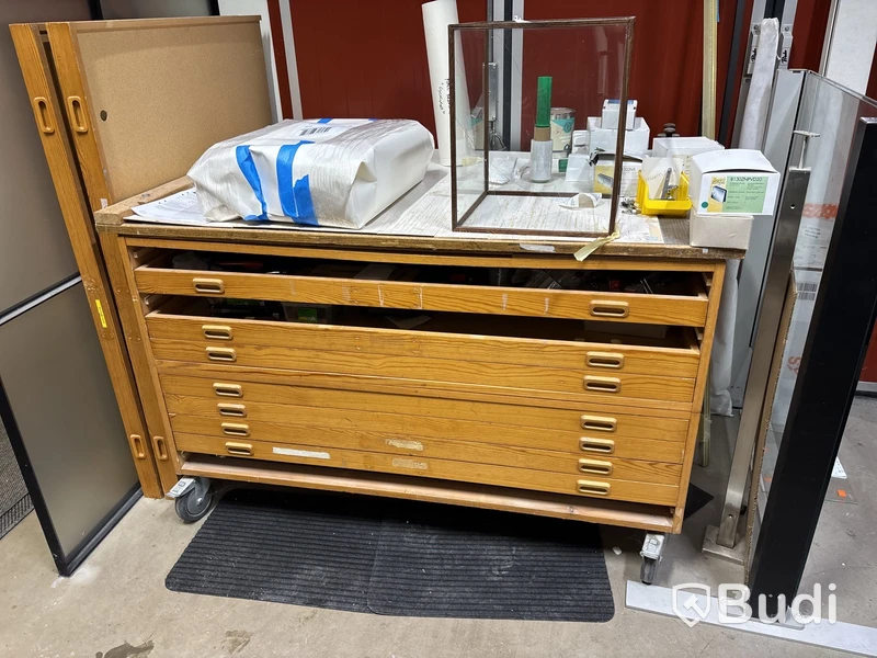 Arkivskåp inkl. innehåll