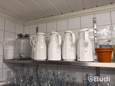 Div blomvaser och termosar