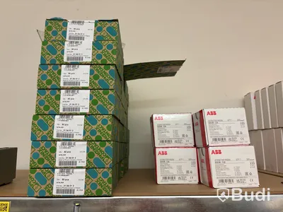 Stort parti elkomponenter