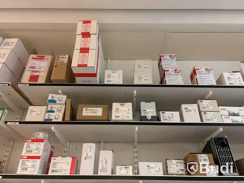 Stort parti elkomponenter