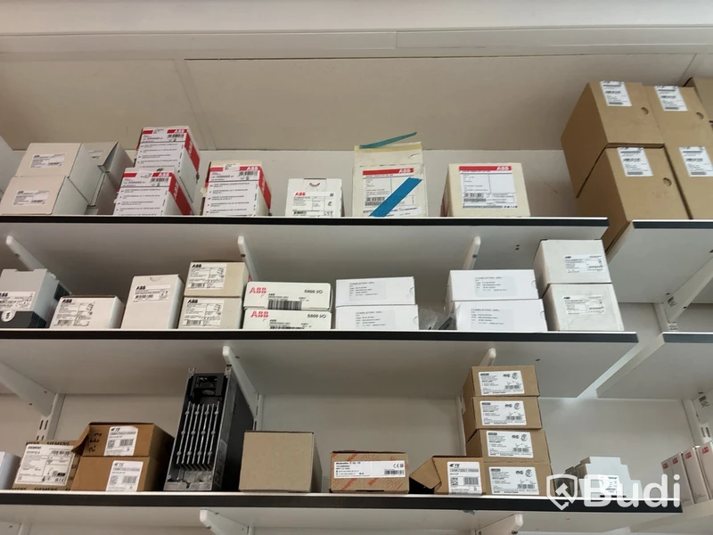 Stort parti elkomponenter