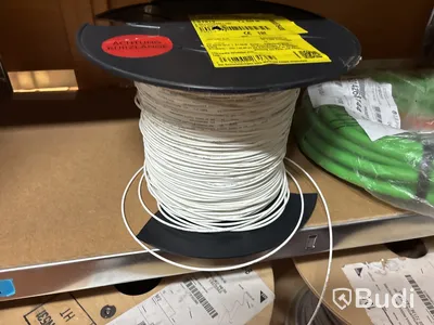 3 st hyllor med elkabel
