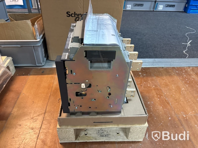 1 st Schneider MasterPact