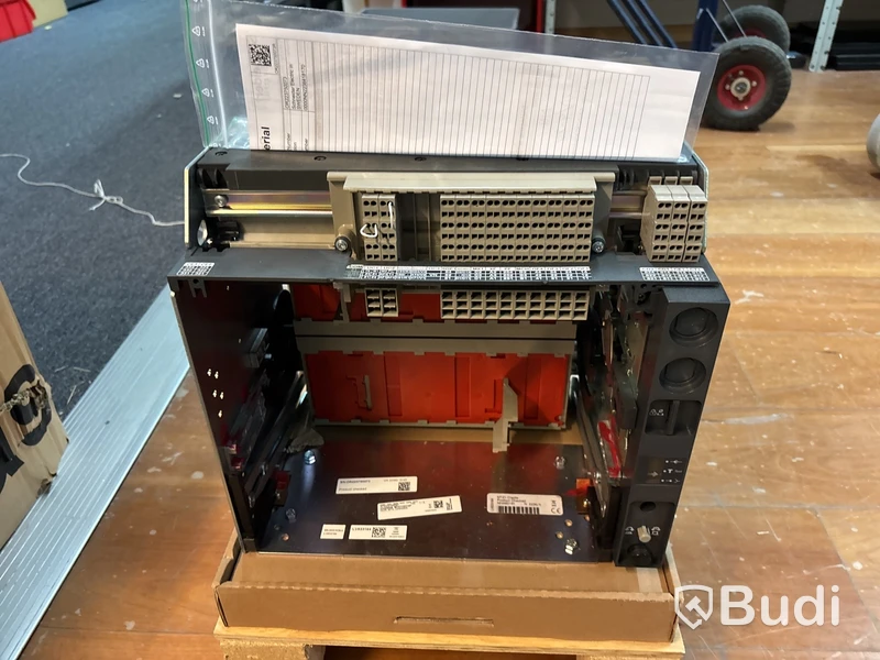 1 st Schneider MasterPact
