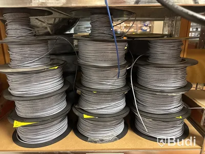 4 st hyllor med elkabel