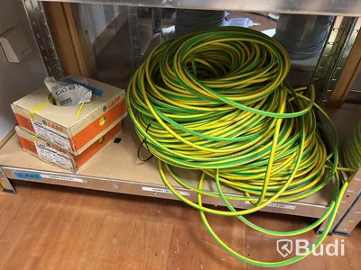 4 st hyllor med elkabel
