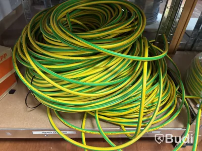 4 st hyllor med elkabel
