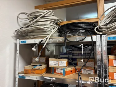 4 st hyllor med elkabel