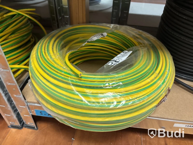 4 st hyllor med elkabel