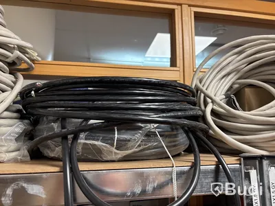 4 st hyllor med elkabel