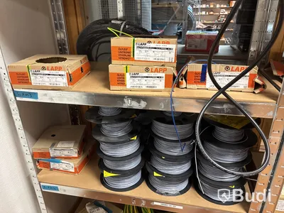 4 st hyllor med elkabel