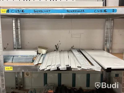4 st hyllor med elmaterial (koppar, fasskenor, kabel, skåp etc.)