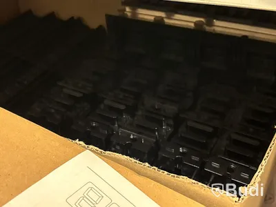 4 st hyllor med elmaterial (koppar, fasskenor, kabel, skåp etc.)