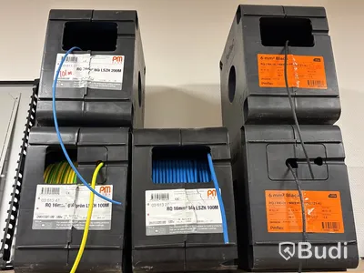 4 st hyllor med elmaterial (koppar, fasskenor, kabel, skåp etc.)