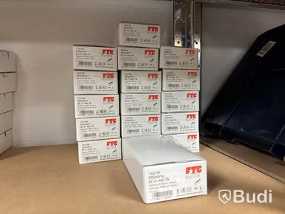 4 st hyllor med elmaterial (koppar, fasskenor, kabel, skåp etc.)