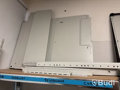 4 st hyllor med elmaterial (koppar, fasskenor, kabel, skåp etc.)