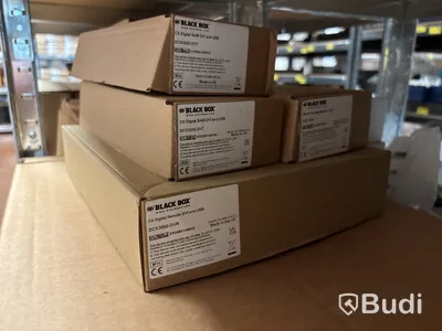 4 st hyllor med elmaterial (mestadels från Weidmuller)