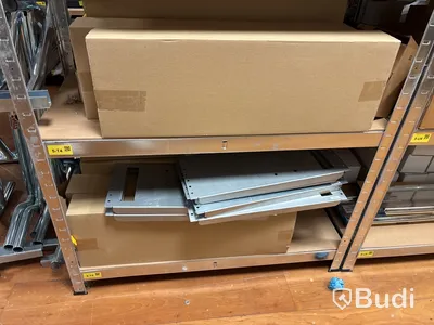 4 st hyllor med elmaterial (mestadels från Weidmuller)
