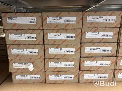 4 st hyllor med elmaterial (mestadels från Weidmuller)