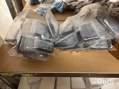 4 st hyllor med elmaterial (fasskenor, dvärgbrytare, kabelklämmor, brytare etc.)