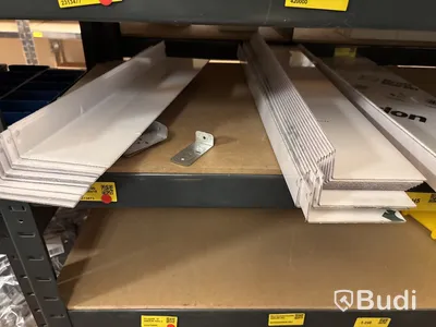5 st hyllor med elmaterial (fasskenor, dvärgbrytare, relän, trafo etc.)