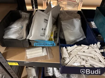 5 st hyllor med elmaterial (fasskenor, dvärgbrytare, relän, trafo etc.)