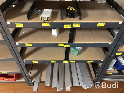 5 st hyllor med elmaterial (fasskenor, dvärgbrytare, relän, trafo etc.)