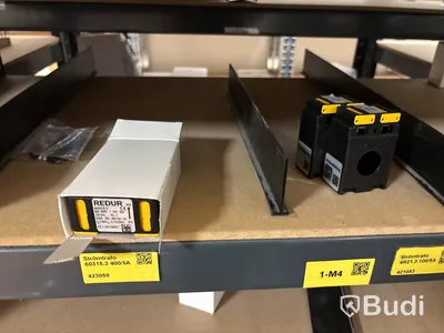 5 st hyllor med elmaterial (fasskenor, dvärgbrytare, relän, trafo etc.)